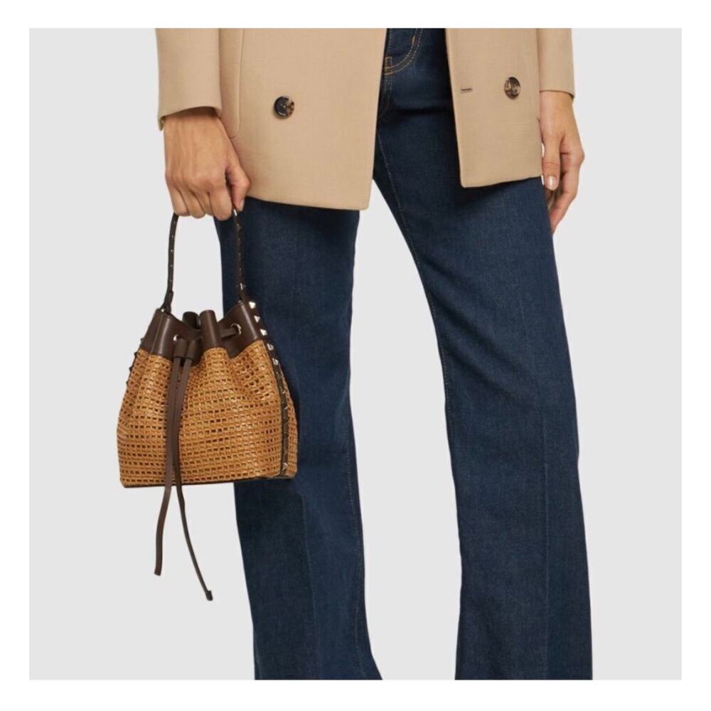 Valentino Garavani Rockstud Raffia Effect Bucket Bag Tobacco Cacao Crossbody - Picture 15 of 15